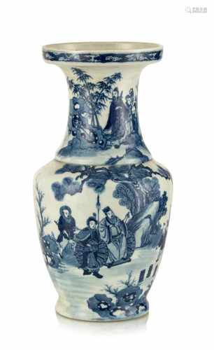 Porzellanvase mit unterglasurblauem Figurendekor