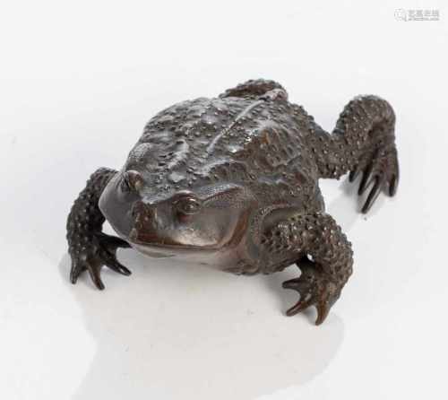 Okimono einer Kröte aus Bronze