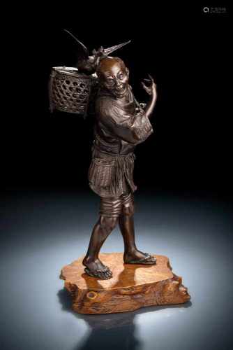 Feine Bronze eines Anglers mit einer Gans aus Bronze auf einem Wurzelholzstand