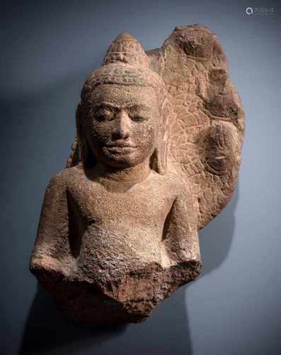 Fragment eines Buddha Muchalinda aus Sandstein