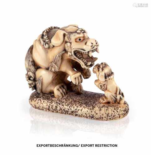 Netsuke einer Löwengruppe aus Elfenbein