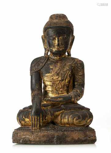Trockenlackfigur des Buddha mit Resten von Vergoldung