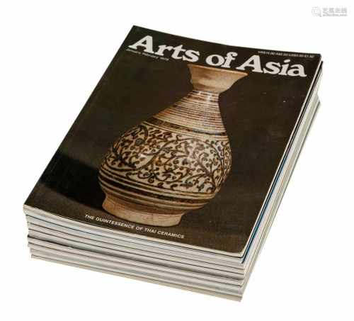 Neun Ausgaben der 'Arts of Asia' zwischen 1975 und 1990