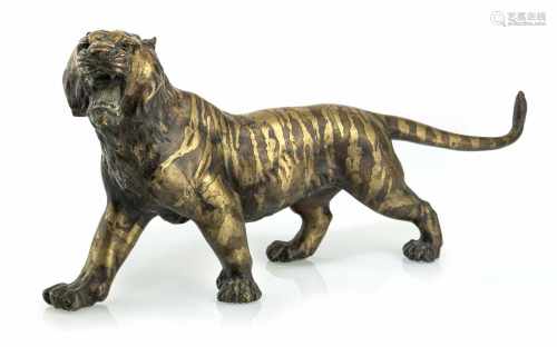 Bronze eines schreitenden Tigers