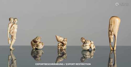 Fünf Netsuke aus Elfenbein/Hirschhorn: Benkei, zwei Oni, Paar und grasendes Pferd