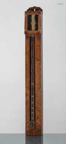 Säulenuhr (Shaku Dokei) in Holzkasten mit Uhrwerk aus Messing