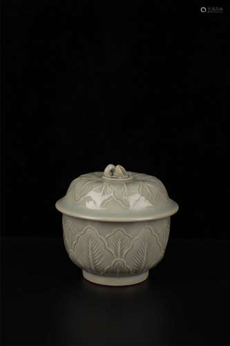 MOLDED YUE JAR WITH LID