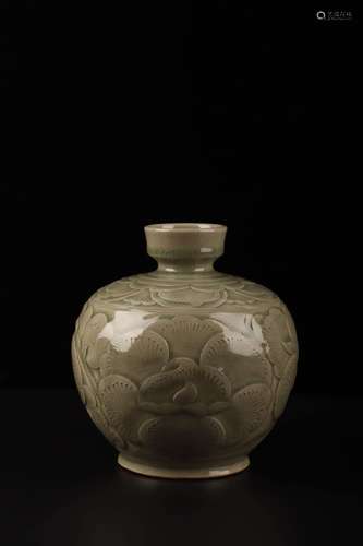 INCISED YAOZHOU VASE SONG STYLE