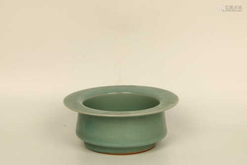 LONGQUAN CELADON GLAZED BASIN MING STYLE