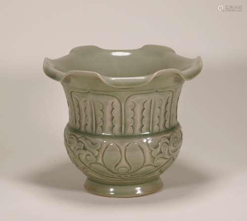 Song Dynasty - Yaozhou Ware Flower Pattern Vessel