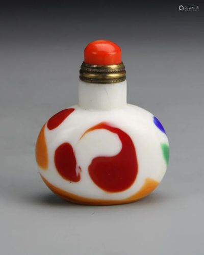 Chinese Peking Glass Snuff Bottle