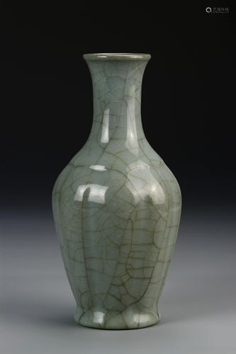 Lungch'uan K'uan-Type Vase