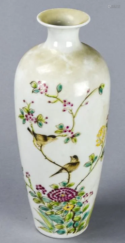 Chinese Hand Painted Porcelain Vase Sig…