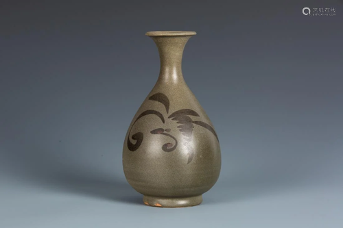 A YUAN TAWNY YUHUCHUN VASE