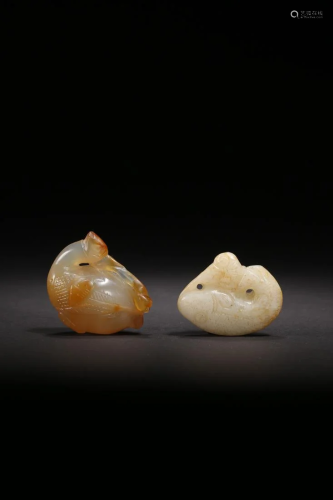 CREAMY JADE AND AGATE CARVING ORNA…