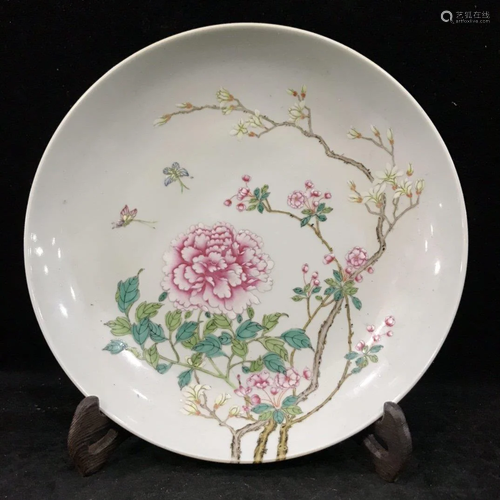 A FAMILLE ROSE 'FLOWER' PORCELAIN PLATE