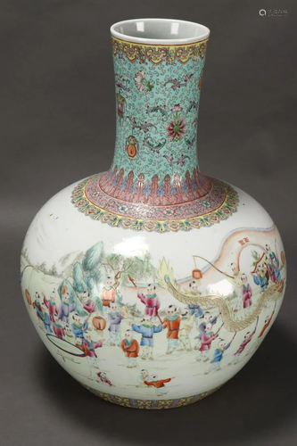 Large Chinese Porcelain Vase,