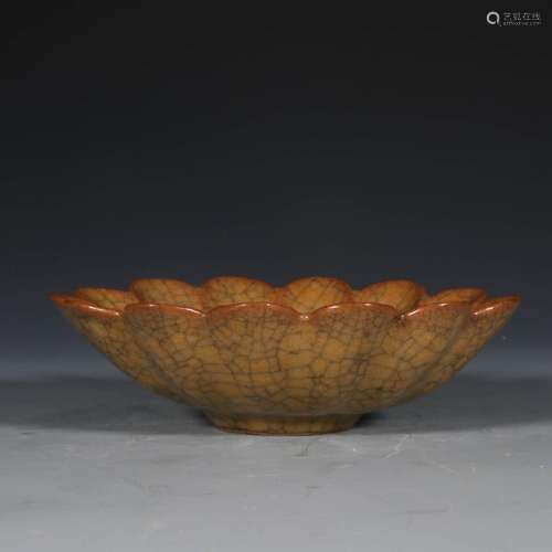 A Ge Kiln Porcelain Melon-shaped Bowl