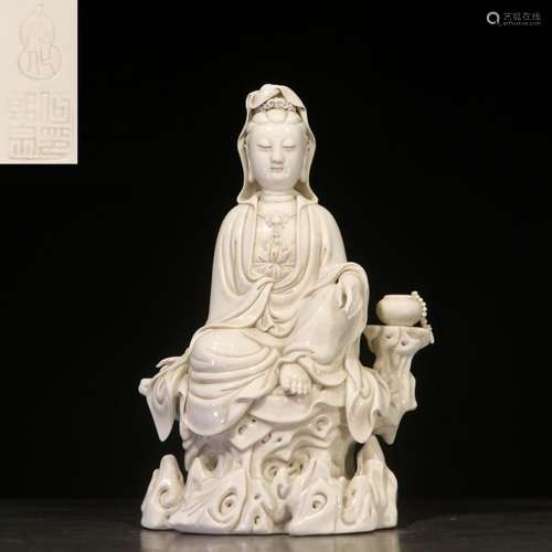 A Dehua White Porcelain Seated Guanyin Statue