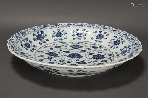 Large Chinese Blue and White Porcelain Char…