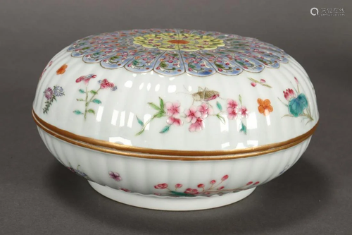 Chinese Famille Rose Porcelain Box and Cover,