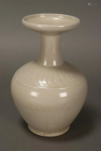 Chinese White Glaze Earthenware Vase,