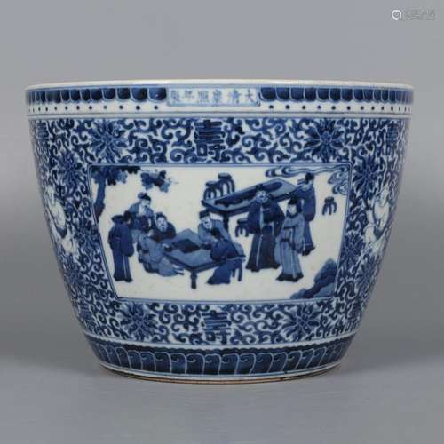 A Blue and white Twining Flowers Porcelain Vat