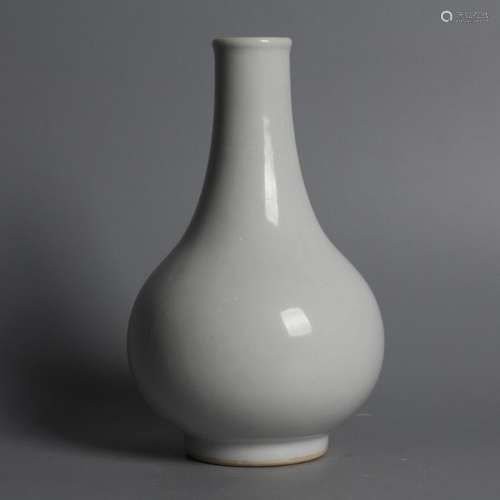 A Sweet White Glaze Floral Carved Porelain Vase