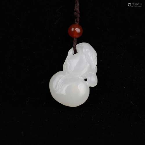 A Hetian Jade Carved Gourd Pendant