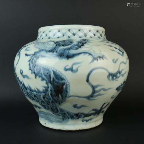 A Blue and white Dragon Pattern Porcelain Jar