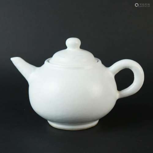 A White Glaze Porcelain Teapot