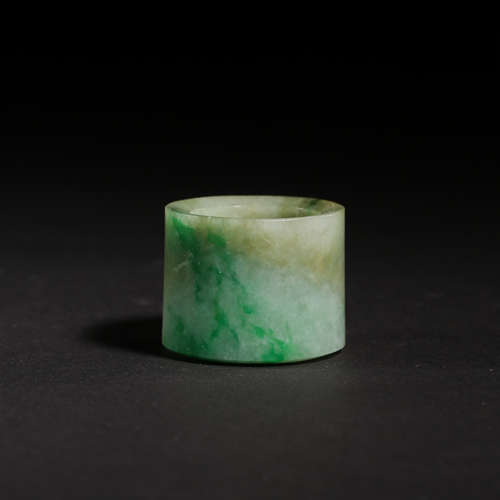 CHINESE QING DYNASTY JADEITE THUMB RING