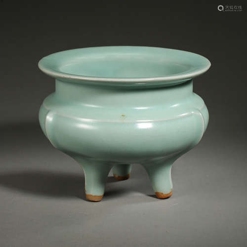 ANCIENT CHINESE CELADON PORCELAIN TRIPOD STOVE