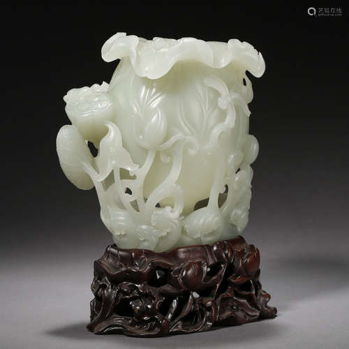 HETIAN JADE PEN HOLDER IN QING DYNASTY, CHINA