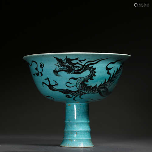 CHINESE YUAN DYNASTY BLUE-GLAZED DRAGON-PATTERNED STEM CUP