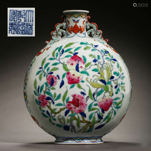 CHINESE QING DYNASTY DOUCAI PORCELAIN AMPHORA VASE