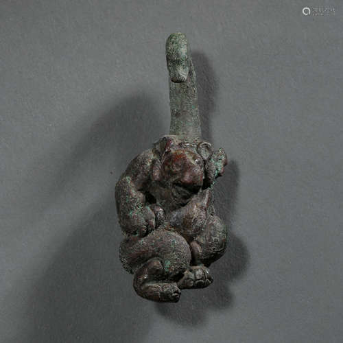 WARRING STATES PERIOD, BRONZE BEAR BELT HOOK