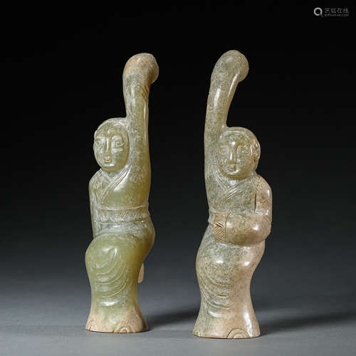 A PAIR OF CHINESE HAN DYNASTY HETIAN JADE FIGURE