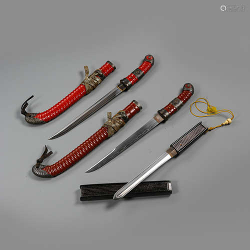 A SET OF ANCIENT CHINESE KNIVES