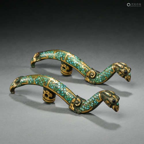 BRONZE BELT HOOK WITH BIRD SHAPED HEAD, INLAID WITH GOLD AND TURQUOISE