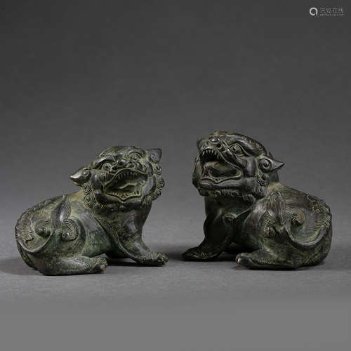 A PAIR OF ANCIENT CHINESE BRONZE BEASTS