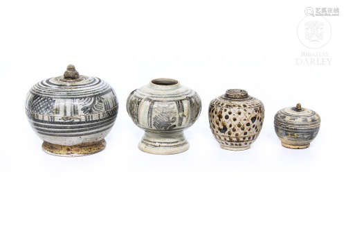 Lote de recipientes con decoración vidriada, Sawankhalok, s.XIV-XVI