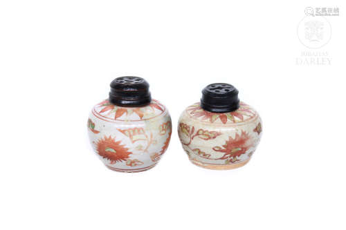 Pareja de pequeñas vasijas, Swatow, dinastía Ming, s.XVI