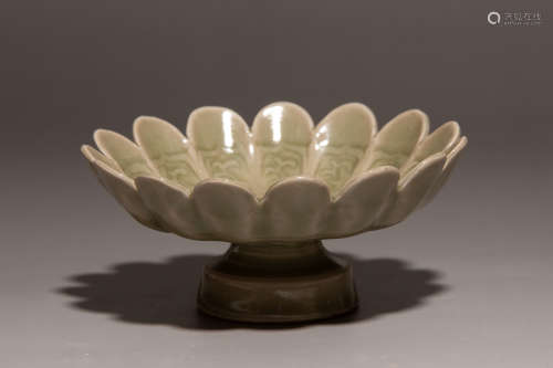 Chinese Yaozhou Kiln Engraved Porcelain Stem Cup