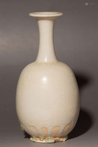 Chinese Xing Kiln Porcelain Bottle