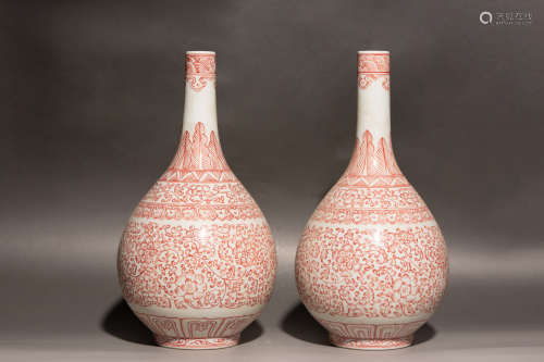 Chinese Pair Of Qing Dynasty Qianlong Period Porcelain Bottles
