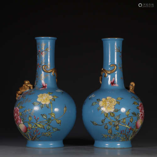 Chinese Pair Of Qing Dynasty Qianlong Period Pattern Porcelain Bottles