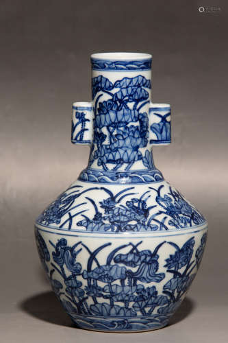 Chinese Qing Dynasty Qianlong Period Blue And White Porcelain Bottle