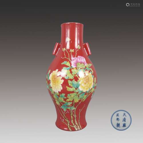 清雍正珐琅彩珊瑚红地花卉纹橄榄瓶