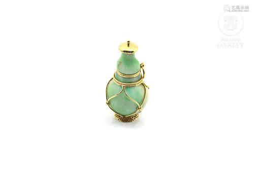 Colgante de jade montado en oro amarillo de 18k